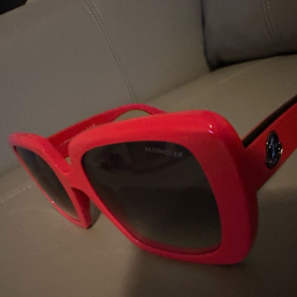 New Moncler Blanche Sunglasses - Picture 6 of 16